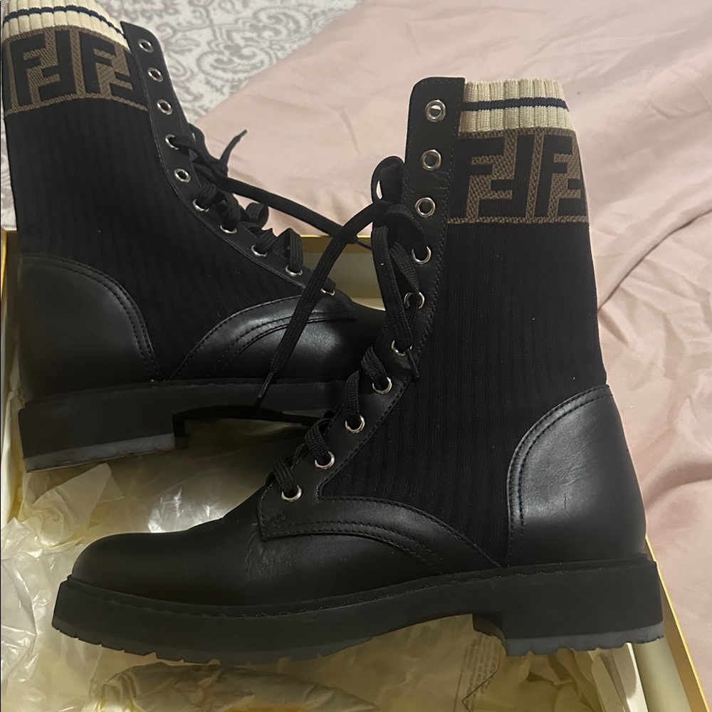 Black and Cream Designer Fendi boots - Picture 8 of 14